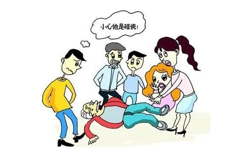 四川小学生扶老人反被讹，警方为何说是小学生撞的？