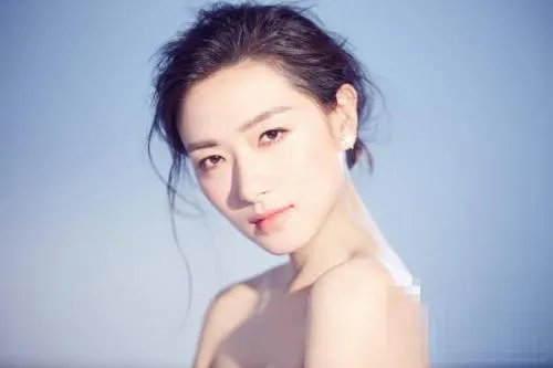 万茜右手骨折未痊愈就复工，她为什么这么拼？