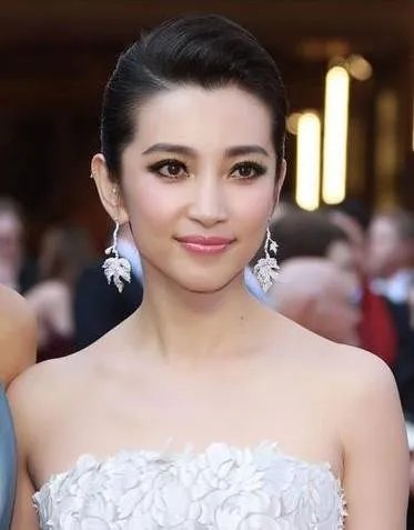 47岁的李冰冰与小16岁的男友许文楠近况如何?