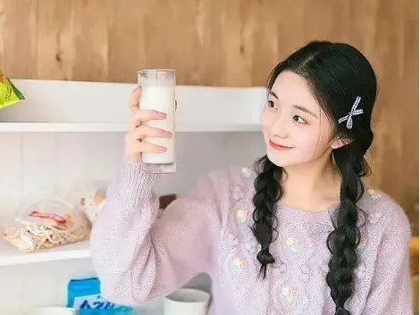 刘浩存成为张艺谋钦定周冬雨的接班人,你喜欢拥有初恋脸的刘浩存吗?