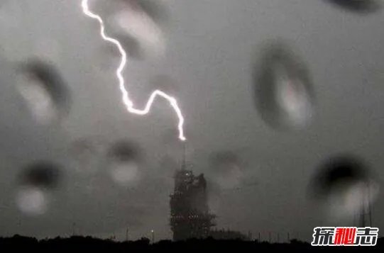 巴西耶稣被雷击!揭秘遭天打雷劈事件(自然现象震撼组图)