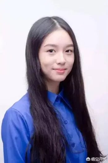 和董洁相比，新版冷清秋北影校花的颜值你觉得怎么样？