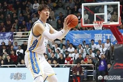 福建21分逆转终结北京13连胜,王哲林砍18+18完爆队内双外援,你怎么看?