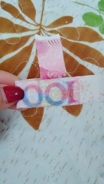 怎么用100元叠方形戒指 国徽朝上