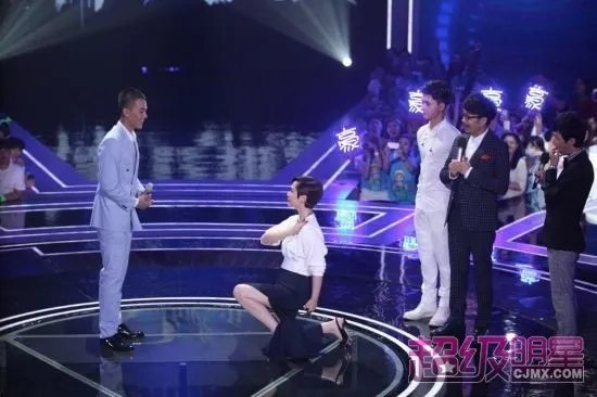 海清下跪欧豪“亮瞎眼”：我不担心争议