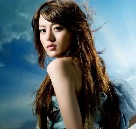 阿兰达瓦卓玛素颜照美若天仙 大屏幕首秀搭档赵丽颖