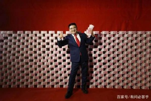 狂捐20亿,以高调做慈善示人的陈光标,如今为何跑去老家帮父母务农?