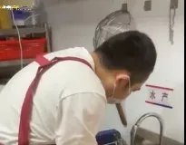 如何看待老板不愿减薪裁员开饭馆给员工赚工资这件事呢?
