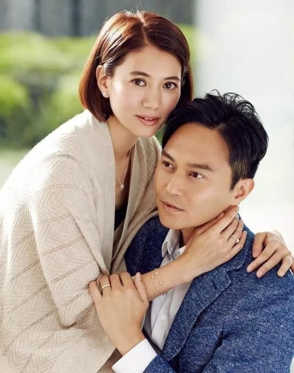 张智霖喊话袁咏仪,“能给我换个新手机吗”,他们夫妻私下是如何相处的?