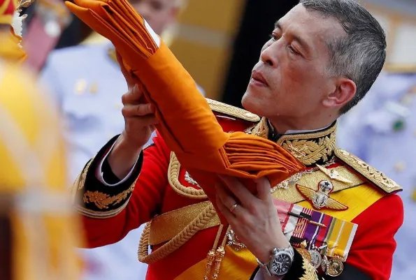 哇集拉隆功泰国国王不工作生活在自己的国家,为何要常住德国慕尼黑呢?