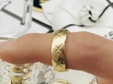王一博工作室澄清戒指倒影,网友为何对一个戒指倒影反应这么大?