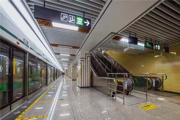 深圳倾斜楼房对面大厦晃动,为何总有人怀疑地铁建设有关?