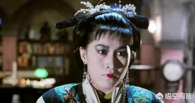 为什么电影里的僵尸都是穿着清朝官服?