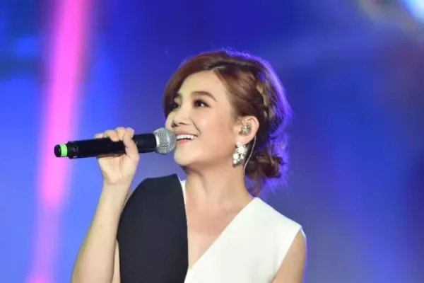 “不忍直视”，梁静茹前夫和女网红的调情留言究竟是什么？