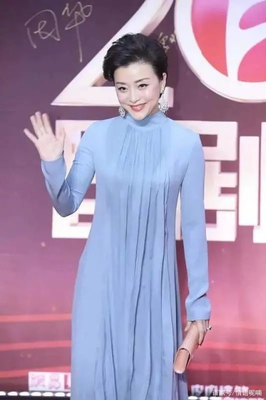 气质优雅的杨澜,她的脸在素颜照中是什么状态?