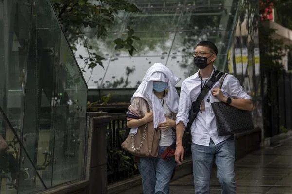 北方多地迎来雨雪大风，气温将大范围创下半年来新低，需要做好哪些防范？