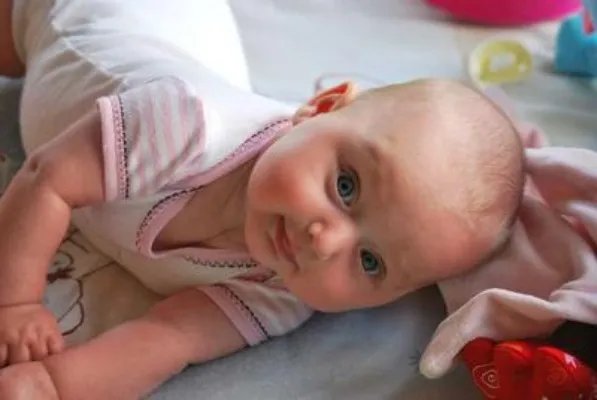 吃母乳宝宝几个月攒肚 攒肚子一般持续多久