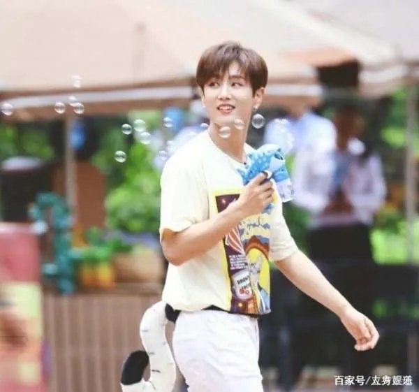李汶翰否认恋情后续,前女友王梓薇发文内涵,出道八年仍是玩咖,为什么?