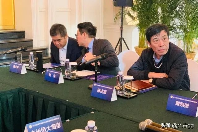 “恒大拿再多冠军有啥用?中国足球也上不去啊”!恒大在这时候出现是走了好运还是霉运?