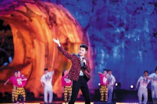 2021年的春晚总导演有什么样的人物背景呢?