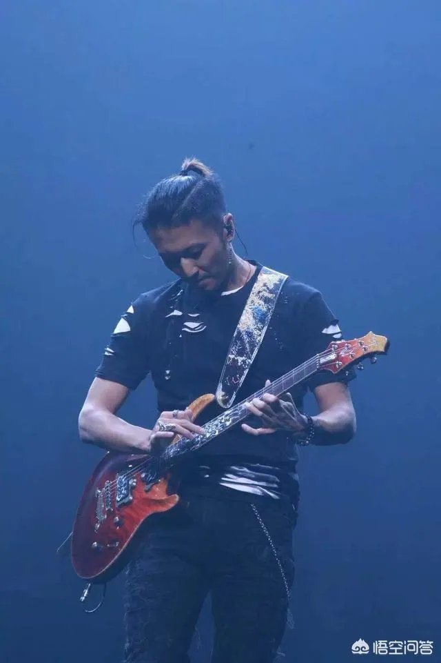 如果谢霆锋和周杰伦同时开演唱会,你会听谁的?为什么?