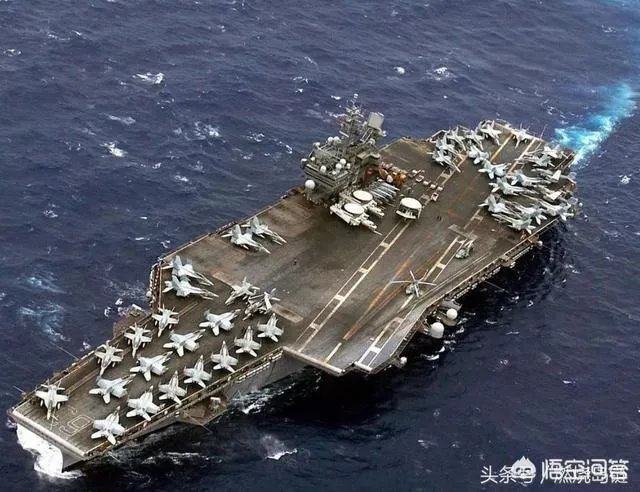 如果福特号核动力航母停在海上就被打,什么方法都行,要多久可以打沉?