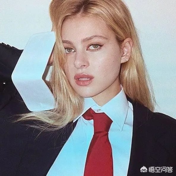 贝克汉姆儿子求婚成功，对象老爸财产比小贝多71亿，你怎么看？