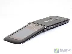 两个大彩屏、双倍耗电量——摩托罗拉RAZR V8 2GB