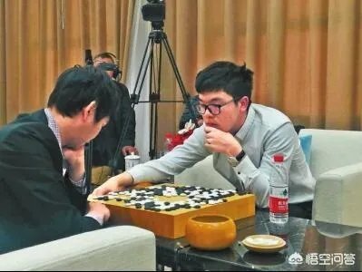 柯洁己经取得了七个个人世界冠军,他的冠军总数有可能超越前辈李世石吗?