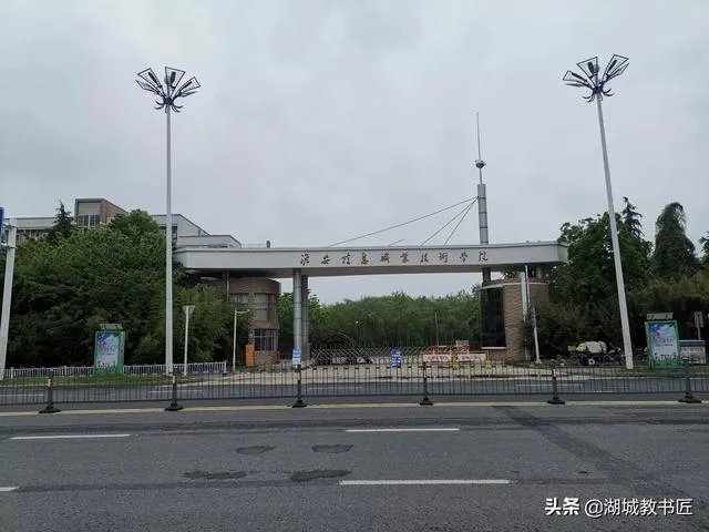 卫健委发布通知低风险地区校园内师生不需佩戴口罩,学校怎么做?
