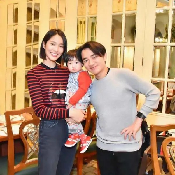 李亚男二胎得女，小女儿正脸被曝光，你羡慕吗？