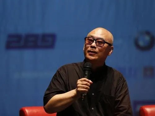 郑渊洁曾买10套房放读者写的信,他为何能够这么有钱?