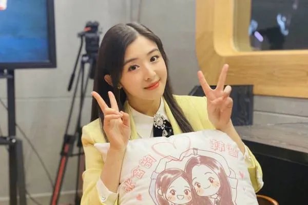 张含韵否认和彭冠英结婚,已经31岁的她为何至今单身?