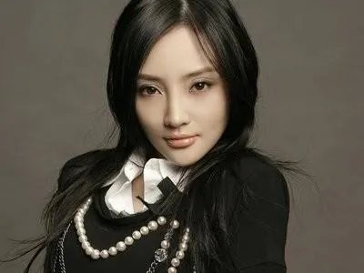 李小璐服装店日销额12万,与明星的收入相比是否有些寒酸?