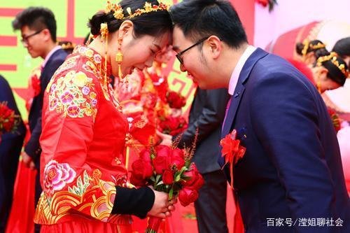 同居3年，我去见准公婆，婆婆给了见面礼，吃完饭我就报了警，我错了吗？