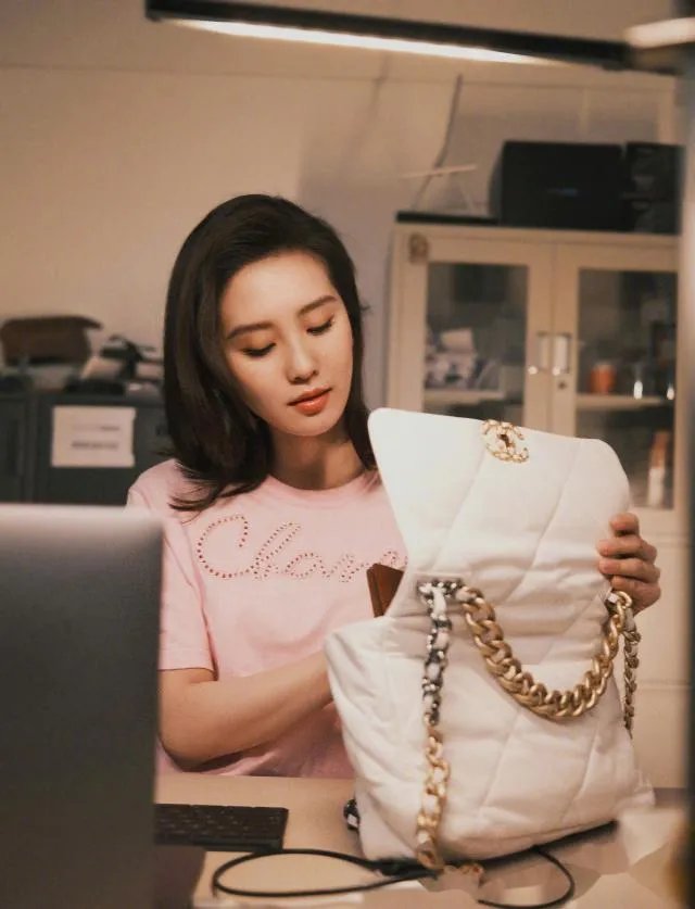 刘诗诗为什么嫁给吴奇隆这位大叔?