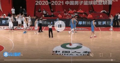 常林驱逐,刘晓宇一直都在裁判旁边鼓掌,为什么会这样?