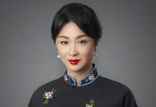 晚会假唱倒拿话筒,与金星互撕,被丁太升骂哭,萨顶顶为何会沦落至此?