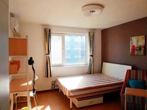 女租客半夜发微信退租,房东进屋后发现屋里被糟蹋的不像样,对此你怎么看?