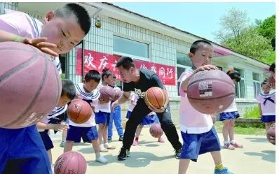 鼓励中小学每天开设一节体育课，为什么中小学对体育课不重视？