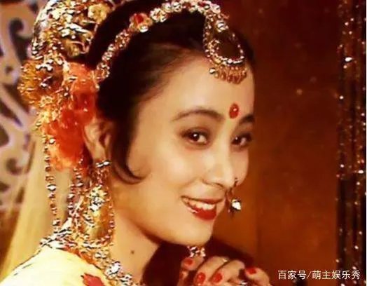 李玲玉混血儿子近照曝光，骑马的样子是不是很英俊？
