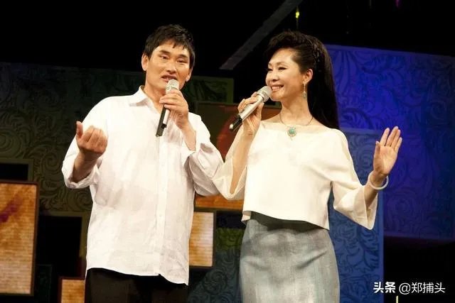 如何看待大衣哥朱之文家门被村民踹开?