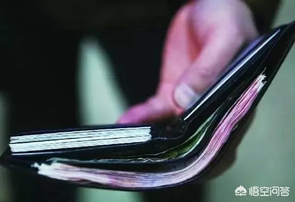 的哥捡到3万包归还时要求打表,结果遭到失主投诉,你会站谁一边?
