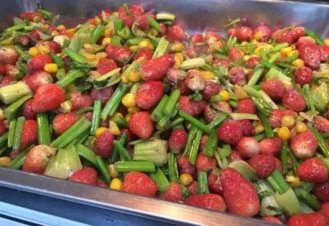 为什么大学食堂会出一些很怪的菜？