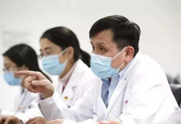 张文宏谈四点是否需要接种第四针疫苗,他都说了什么?哪些信息值得关注?