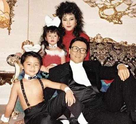 谢贤与前妻狄波拉生了一对优秀的儿女,为什么最后还是以离婚收场?