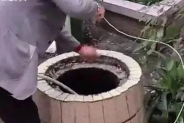 关于四川一口老井突然升温至70度一事,你有何看法?