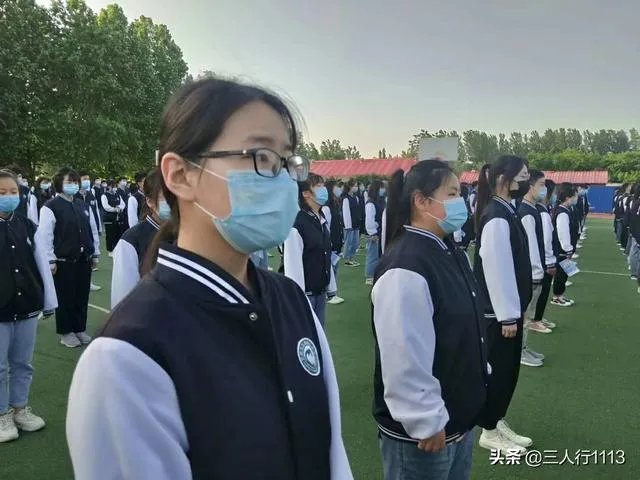 卫健委发布通知低风险地区校园内师生不需佩戴口罩,学校怎么做?