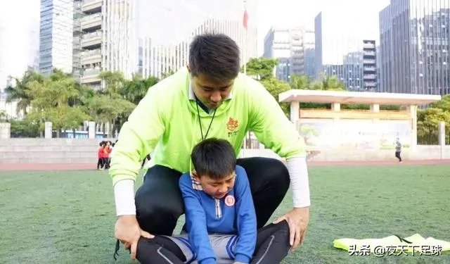 19岁被曼联350万英镑签下,曾是C罗队友,国足天才球员董方卓现状如何?