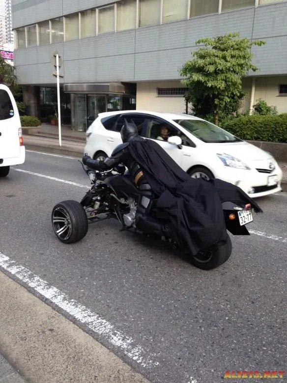 蝙蝠侠现身日本高速公路!只是这个车有点不一样